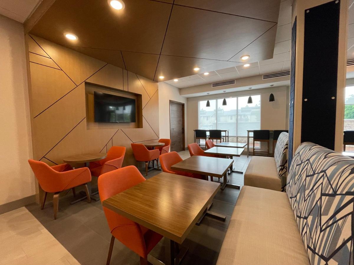 Holiday Inn Express & Suites - Ft. Smith - Airport By Ihg Fort Smith Exteriör bild